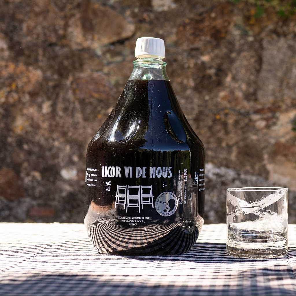 Licor vi de nous, 3 l. Tres Cadires